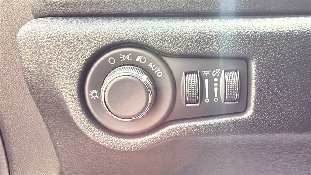 New 2026 Chrysler Voyager LX image 20