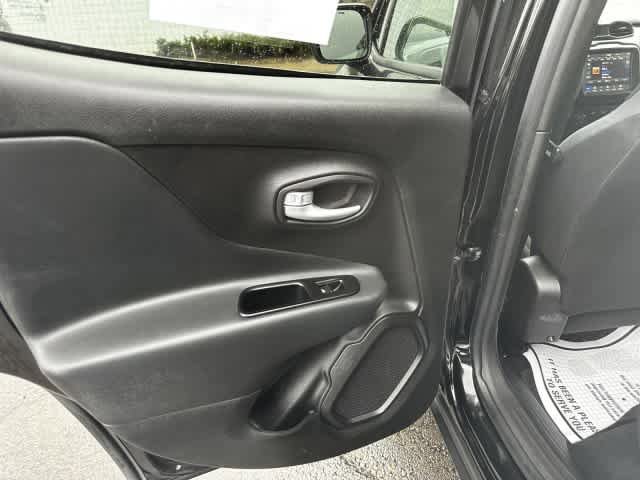 Used 2023 Jeep Renegade Latitude AWD/4WD image 13