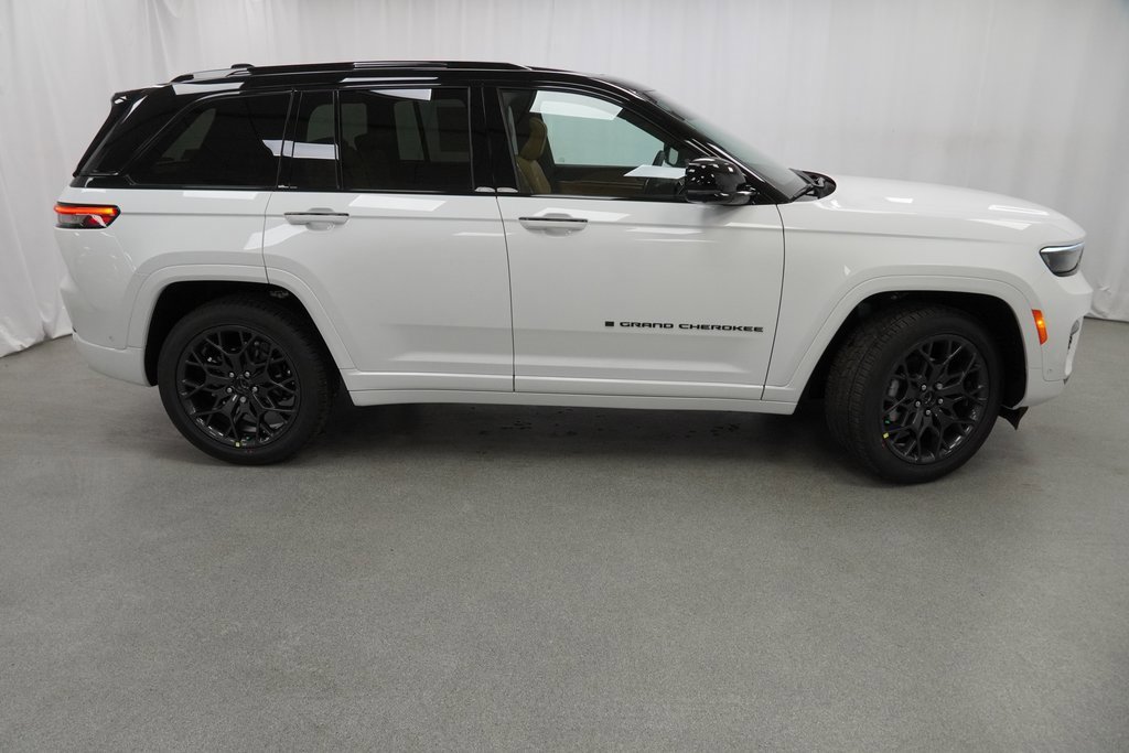 New 2025 Jeep Grand Cherokee Summit image 9