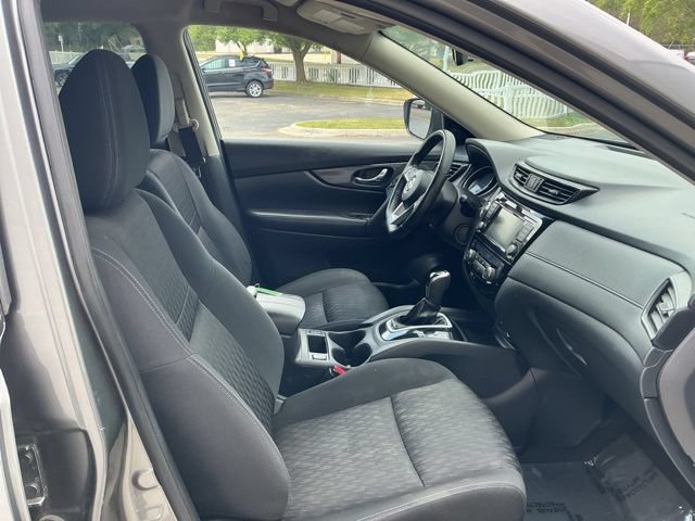 Used 2020 Nissan Rogue SV FWD image 35