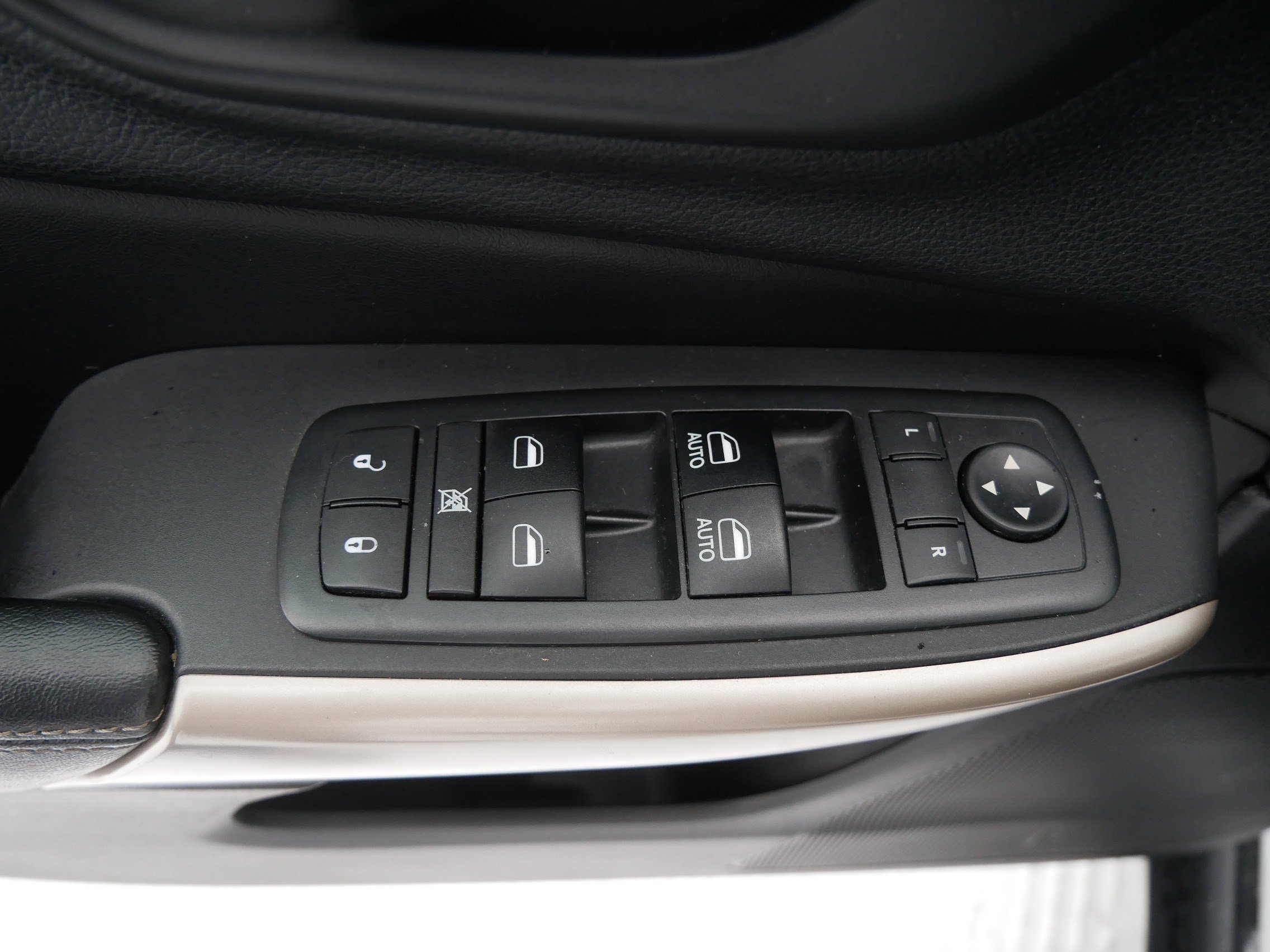 Used 2018 Jeep Cherokee Limited image 20