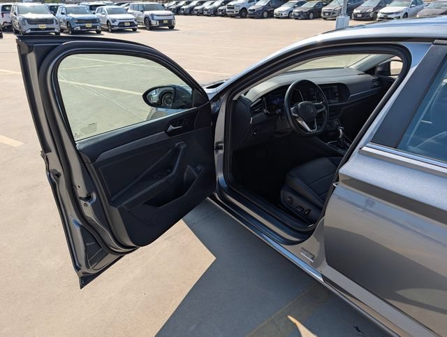 Used 2024 Volkswagen Jetta SE FWD image 31