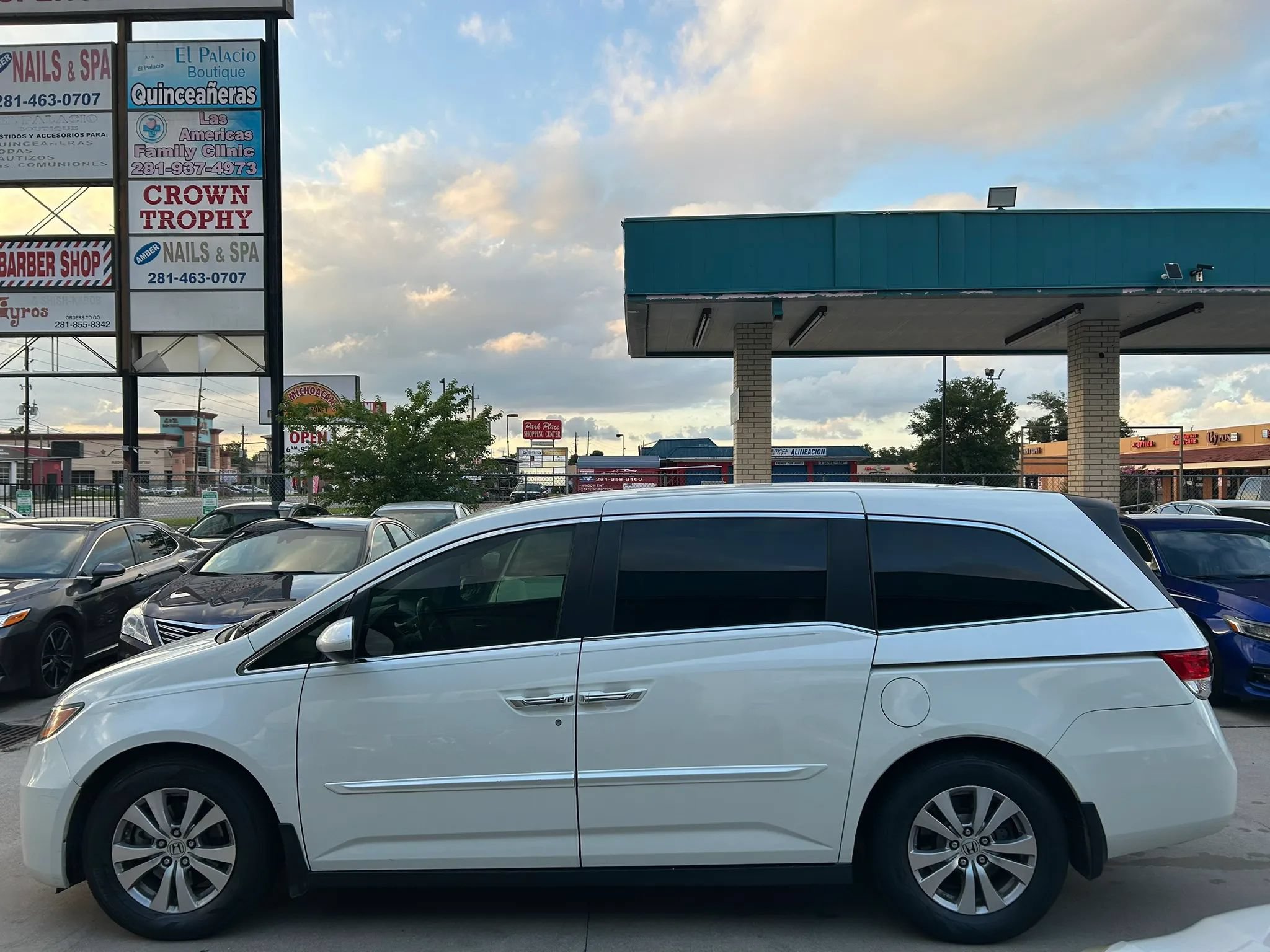 Used 2017 Honda Odyssey EX-L image 2