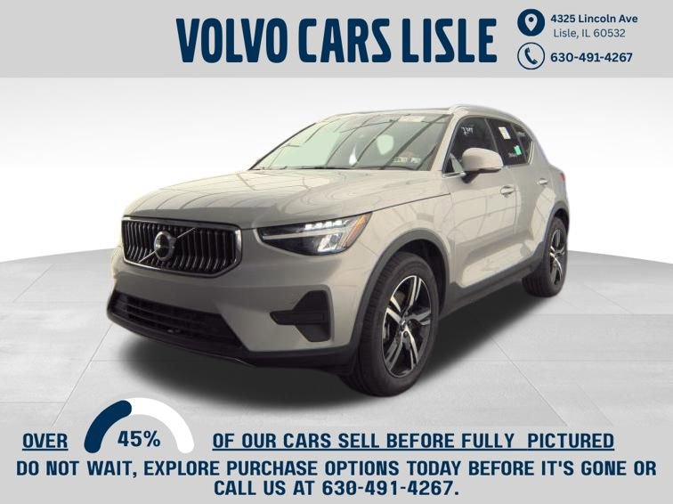 Certified 2025 Volvo XC40 B5 Core image 1
