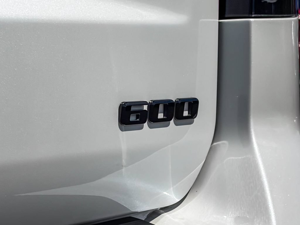 Used 2022 Cadillac Escalade Premium Luxury AWD/4WD image 6