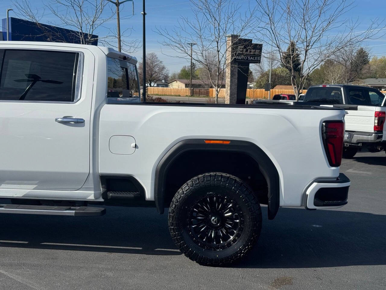 Used 2025 GMC Sierra 3500 Denali AWD/4WD image 10