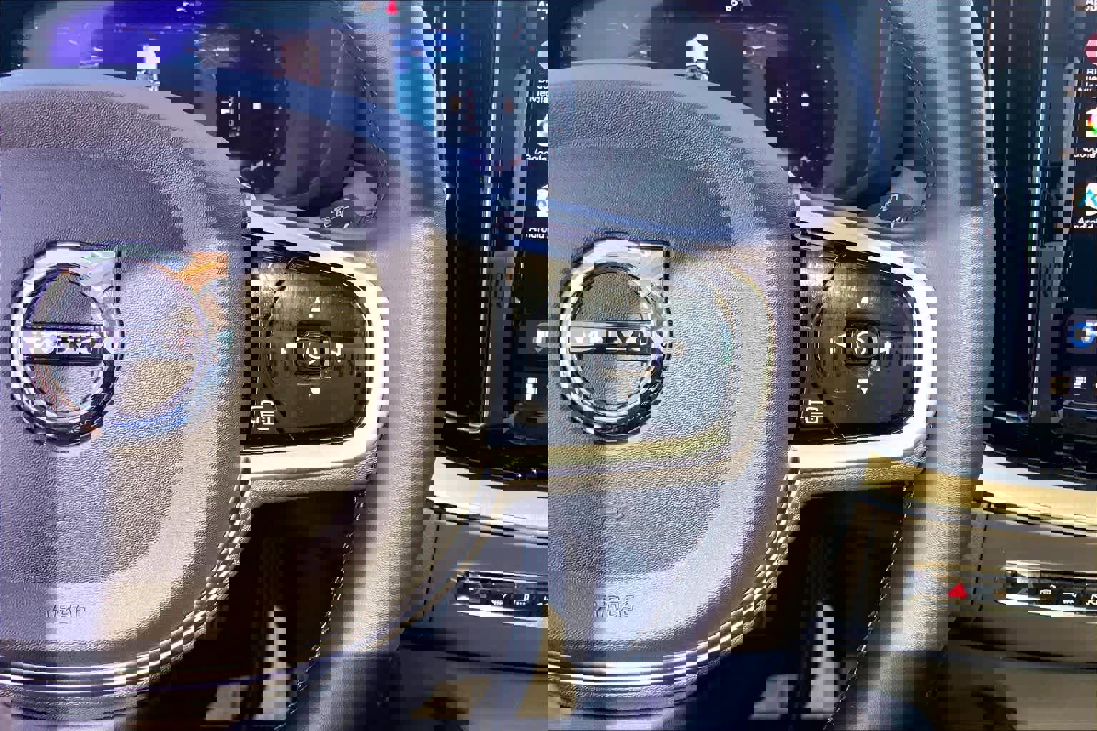 Used 2025 Volvo XC60 B5 Plus image 22