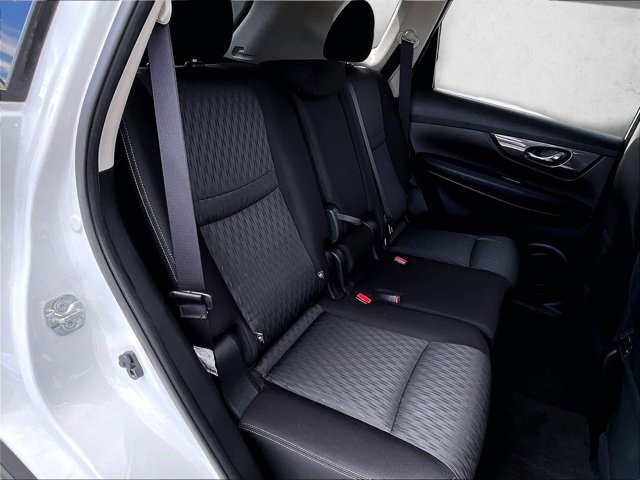 Used 2020 Nissan Rogue SV image 29