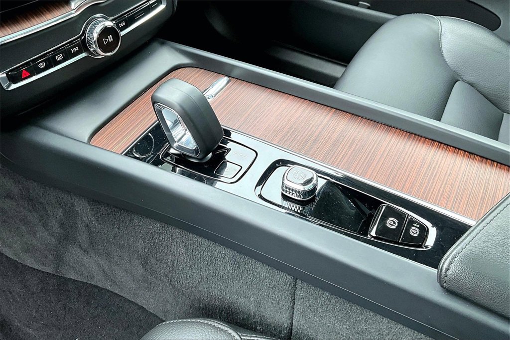 Certified 2023 Volvo XC60 B5 Plus w/ Protection Package Premier image 17