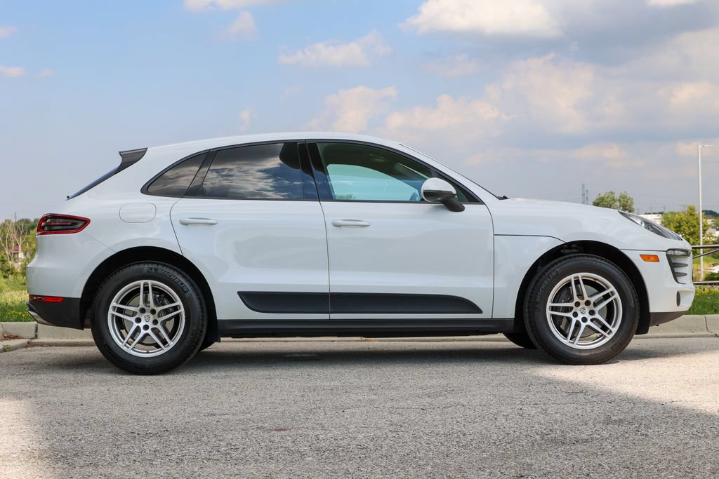 Certified 2017 Porsche Macan AWD/4WD image 19