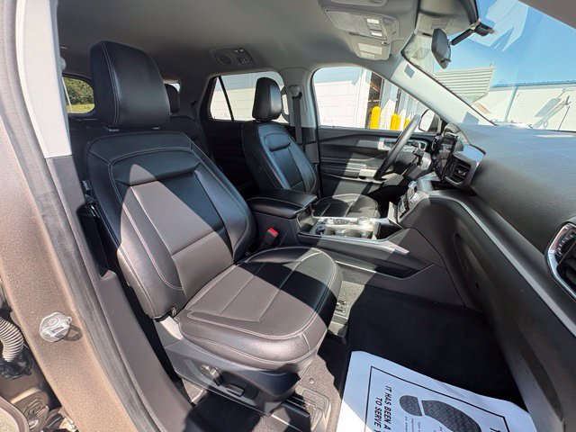 Used 2021 Ford Explorer XLT w/ Equipment Group 202A AWD/4WD image 27