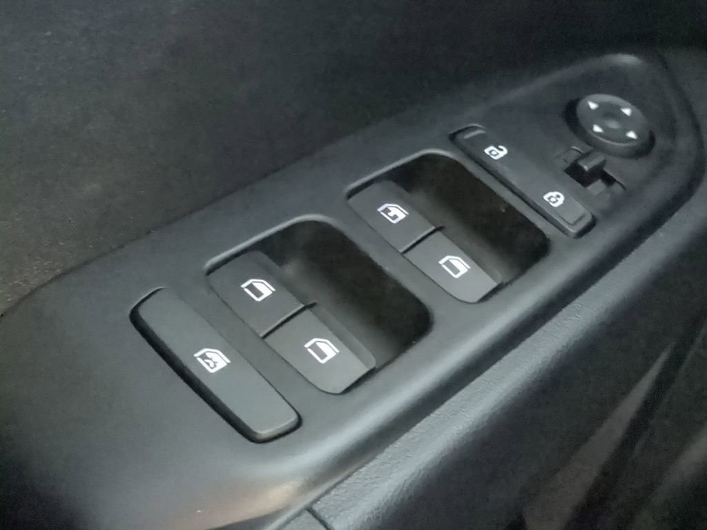 Used 2025 Hyundai Venue SE image 22