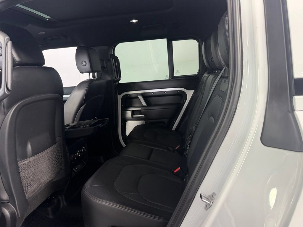Used 2024 Land Rover Defender 130 X-Dynamic SE AWD/4WD image 21
