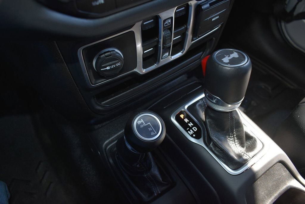 Used 2024 Jeep Wrangler Unlimited Sahara w/ Dual Top Group AWD/4WD image 18
