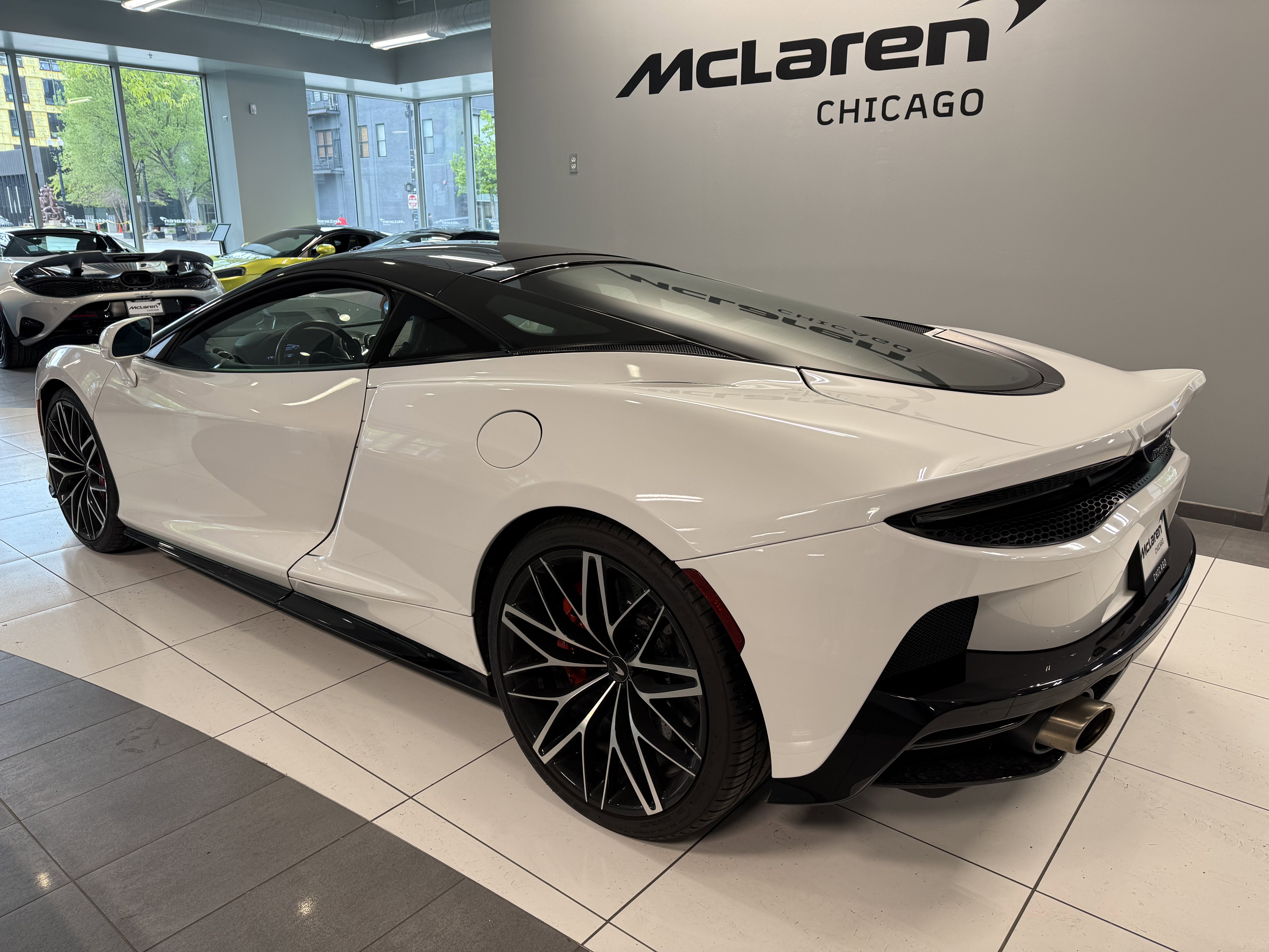Used 2023 McLaren GT RWD image 2