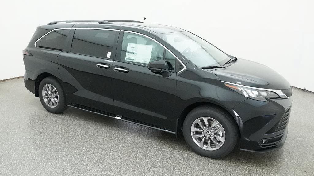 New 2026 Toyota Sienna XLE FWD image 12