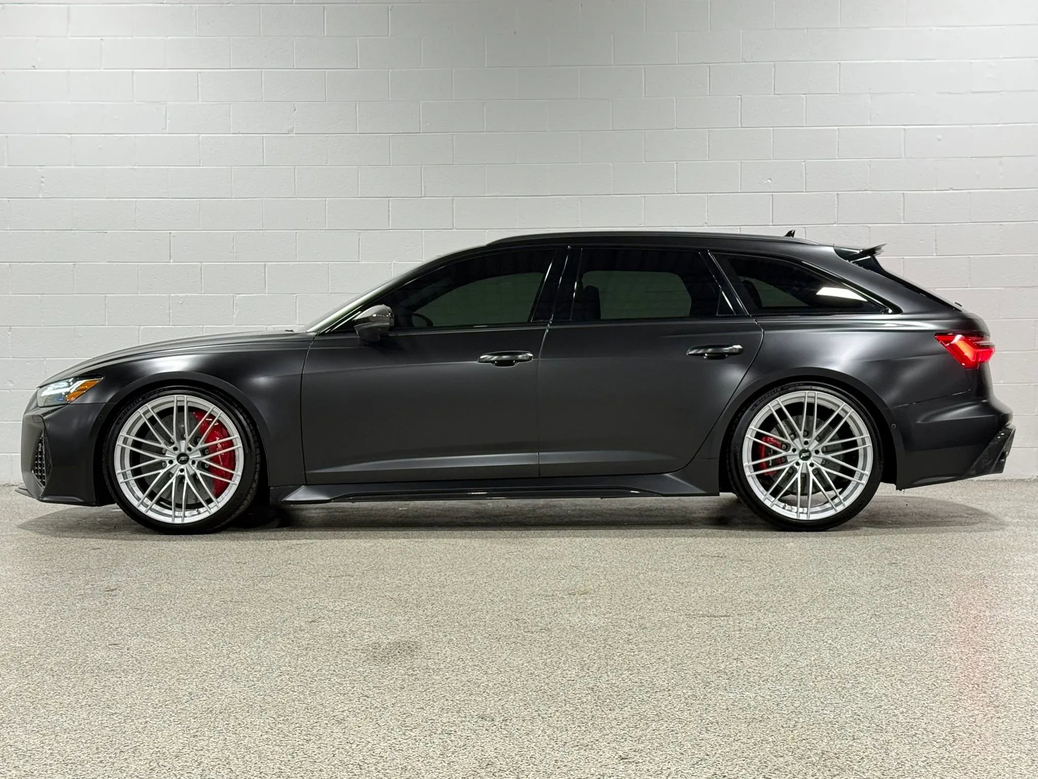 Used 2021 Audi RS 6 w/ Carbon Optic Package image 9