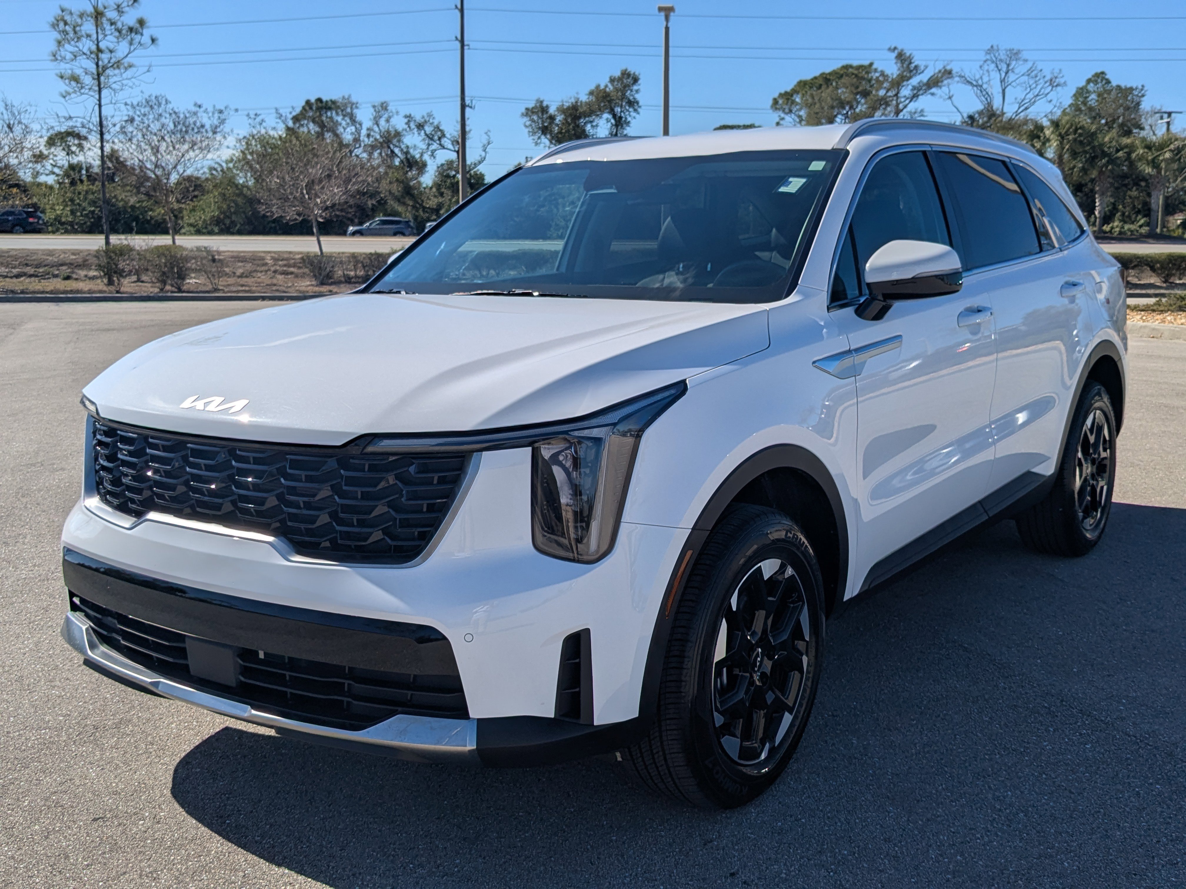 Certified 2025 Kia Sorento S image 9