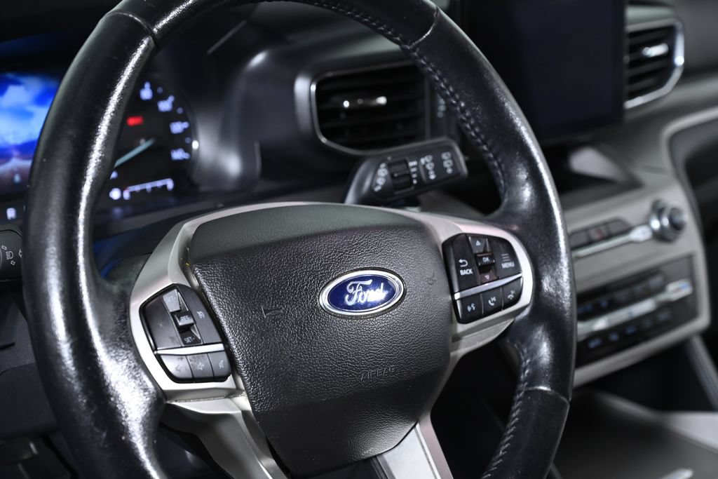 Used 2023 Ford Explorer XLT w/ Equipment Group 202A AWD/4WD image 13