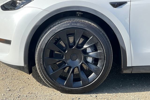 Used 2023 Tesla Model Y Long Range image 34
