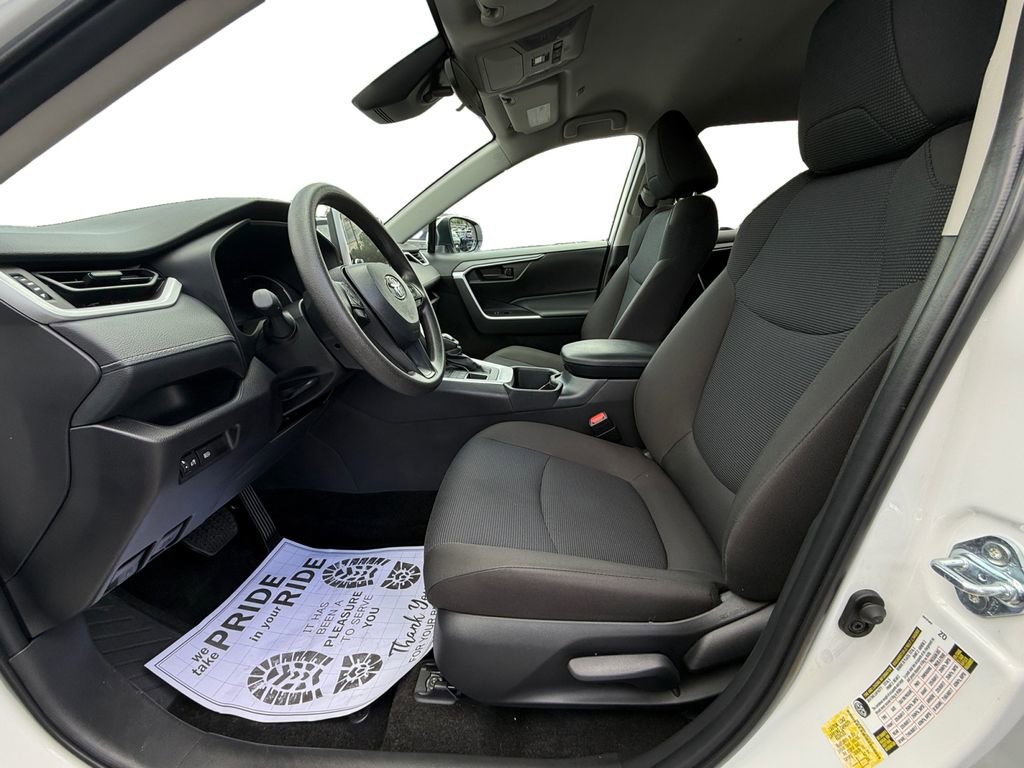 Used 2025 Toyota RAV4 LE AWD/4WD image 9