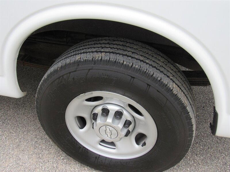 Used 2015 Chevrolet Express 2500 RWD image 7