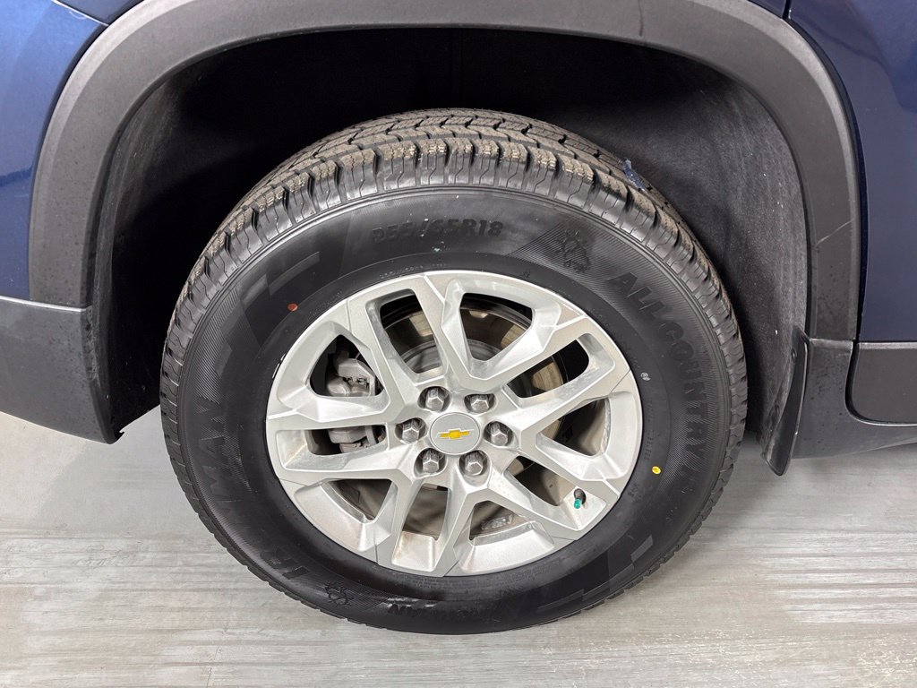 Used 2022 Chevrolet Traverse LS FWD image 12