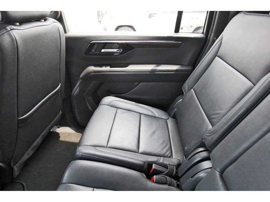 Used 2025 Chevrolet Suburban Z71 AWD/4WD image 12