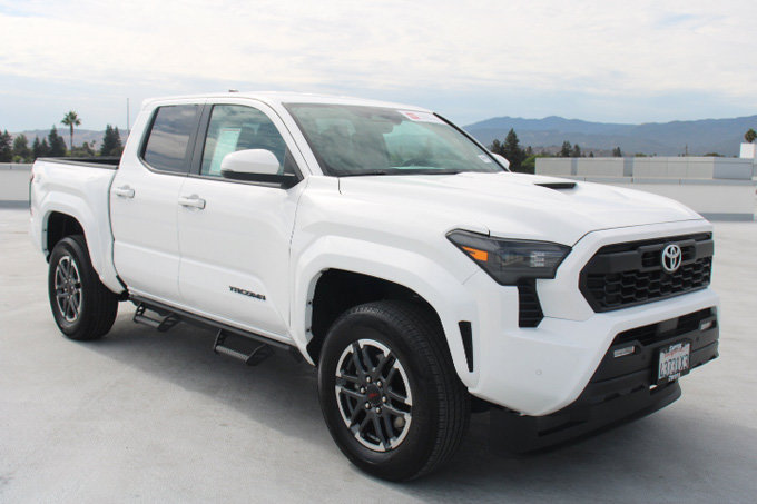 Certified 2024 Toyota Tacoma TRD Sport w/ TRD Sport Upgrade Package AWD/4WD image 2