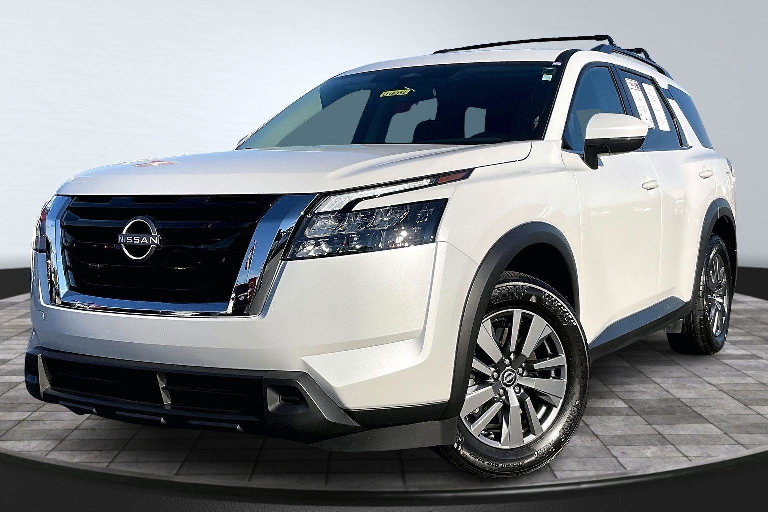 Used 2025 Nissan Pathfinder SV w/ SV Premium Package image 12