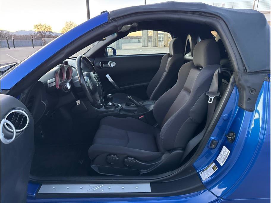 Used 2004 Nissan 350Z Enthusiast w/ Side Airbags Pkg image 11