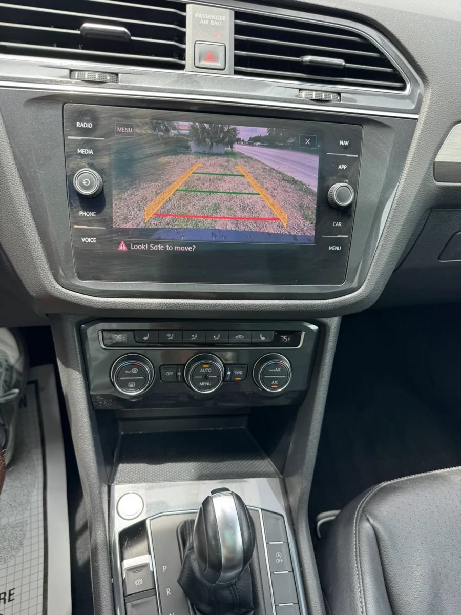 Used 2018 Volkswagen Tiguan SEL FWD image 27