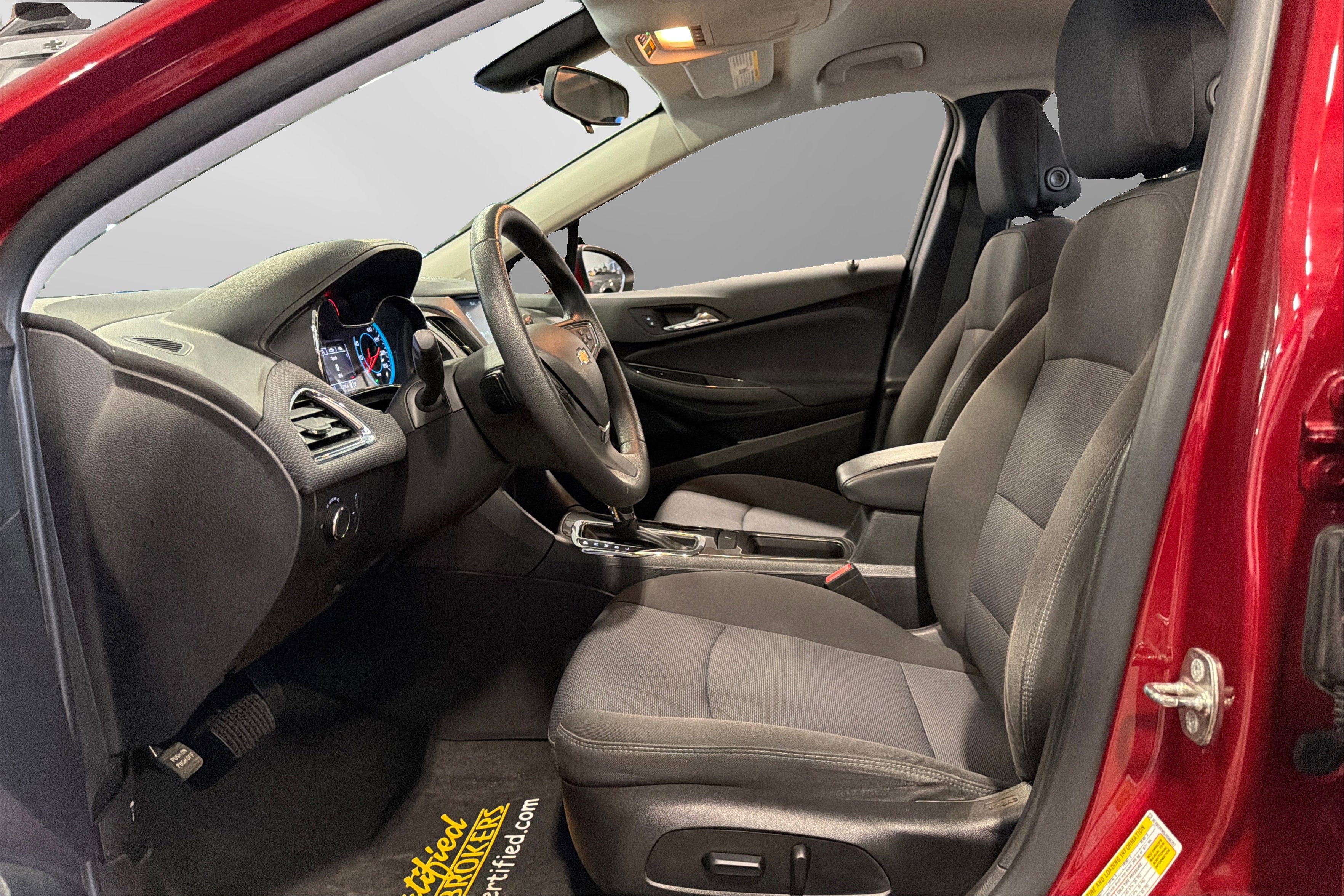 Used 2018 Chevrolet Cruze LT w/ Convenience Package FWD image 19