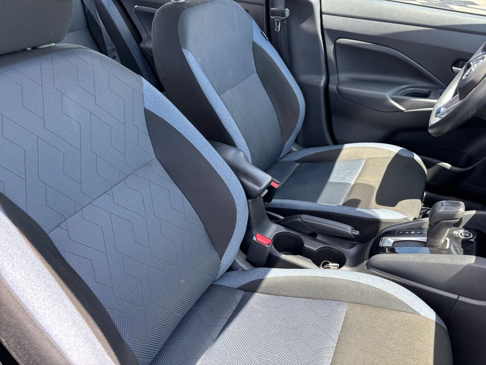 Used 2025 Nissan Versa SV FWD image 33