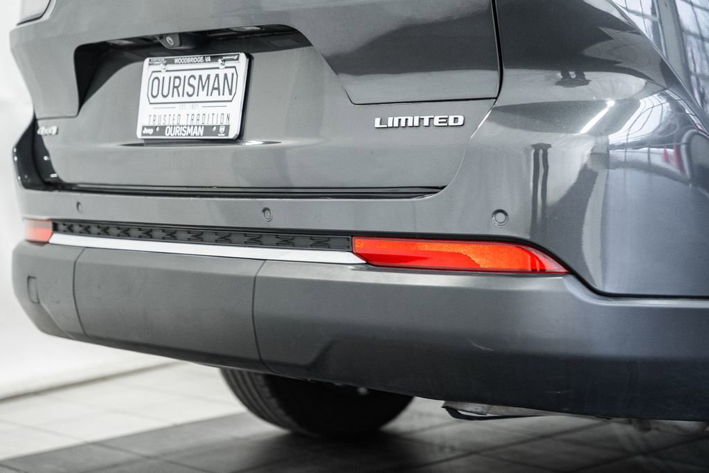 Used 2024 Jeep Grand Cherokee L Limited w/ Luxury Tech Group II image 11