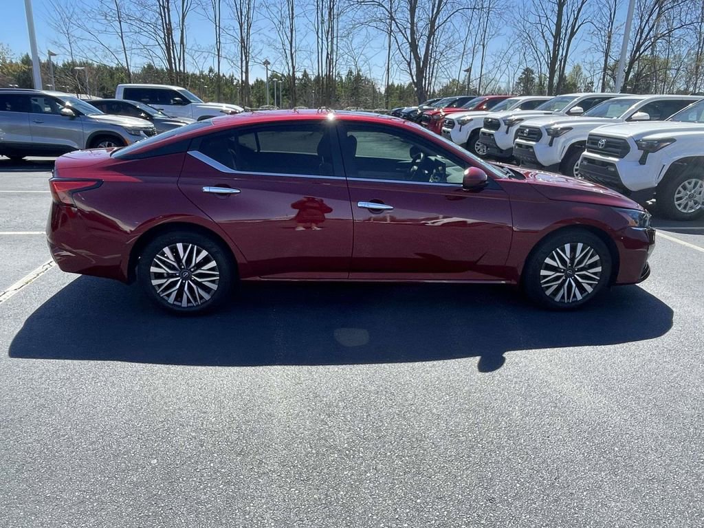 Used 2024 Nissan Altima 2.5 SV w/ SV Premium Package image 12