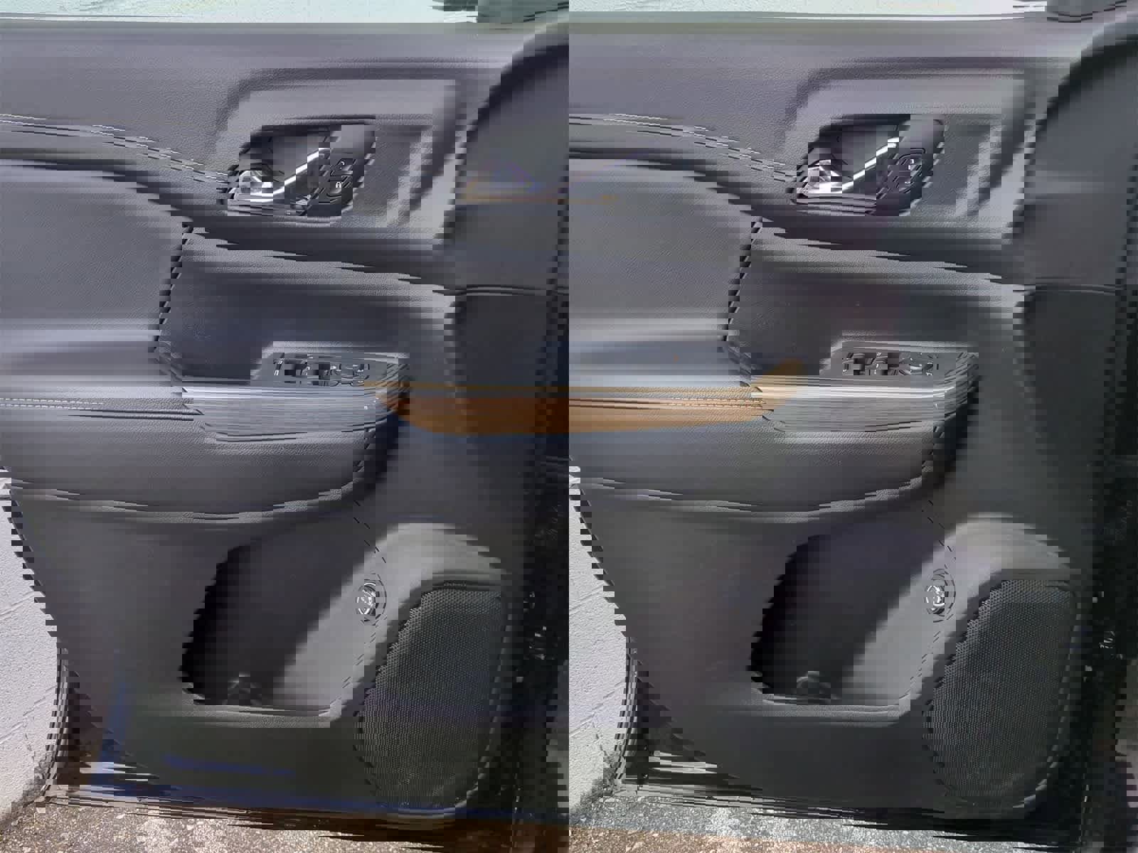 Used 2023 GMC Acadia SLE w/ Driver Convenience Package image 29