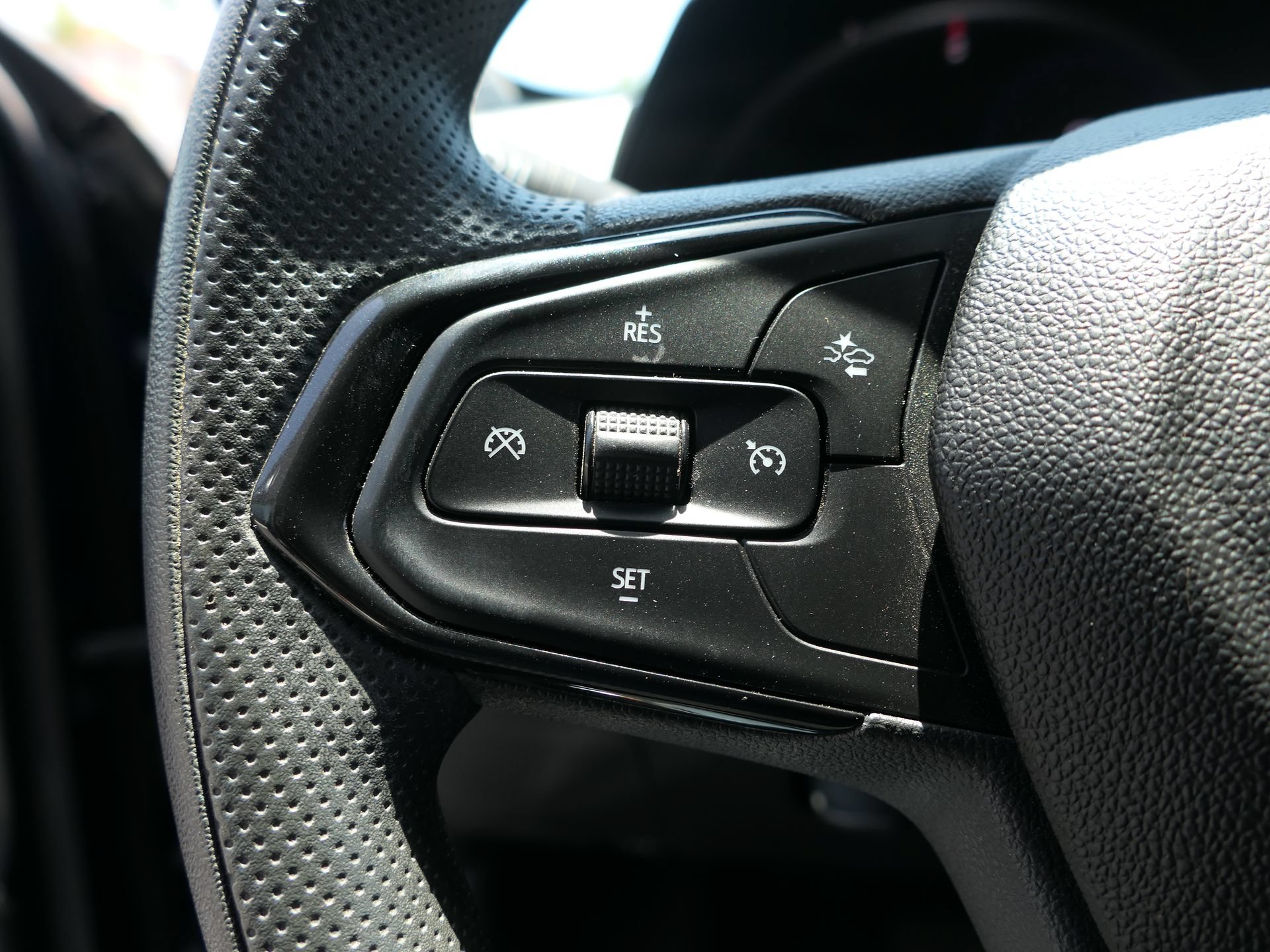 Used 2024 Chevrolet Trax LT FWD image 15