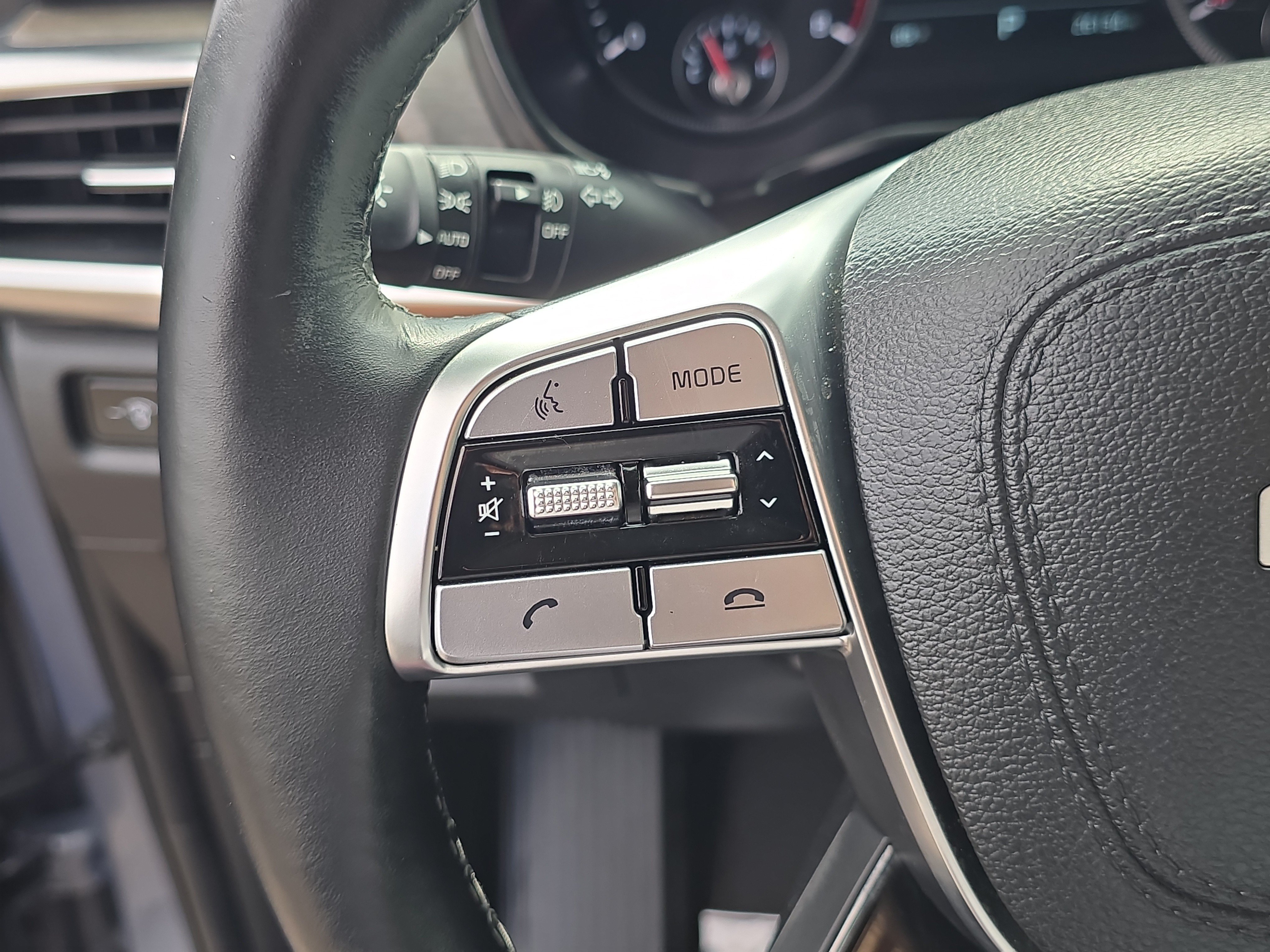 Certified 2022 Kia Telluride SX w/ Towing Package AWD/4WD image 33