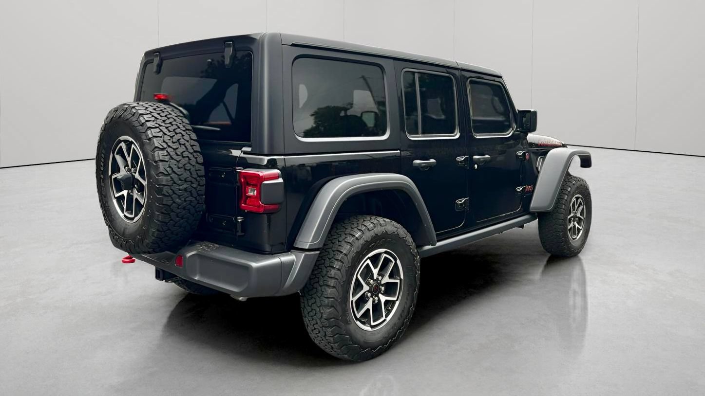 Used 2024 Jeep Wrangler Unlimited Rubicon w/ Dual Top Group AWD/4WD image 4