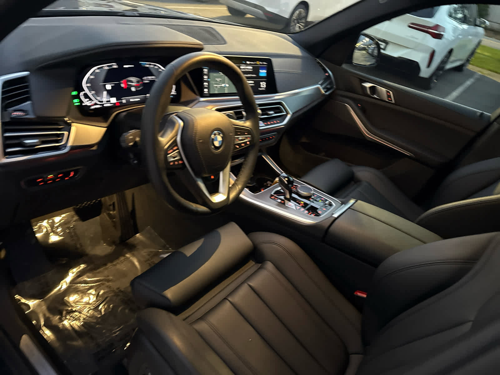 Used 2022 BMW X5 xDrive45e w/ Parking Assistance Package AWD/4WD image 10