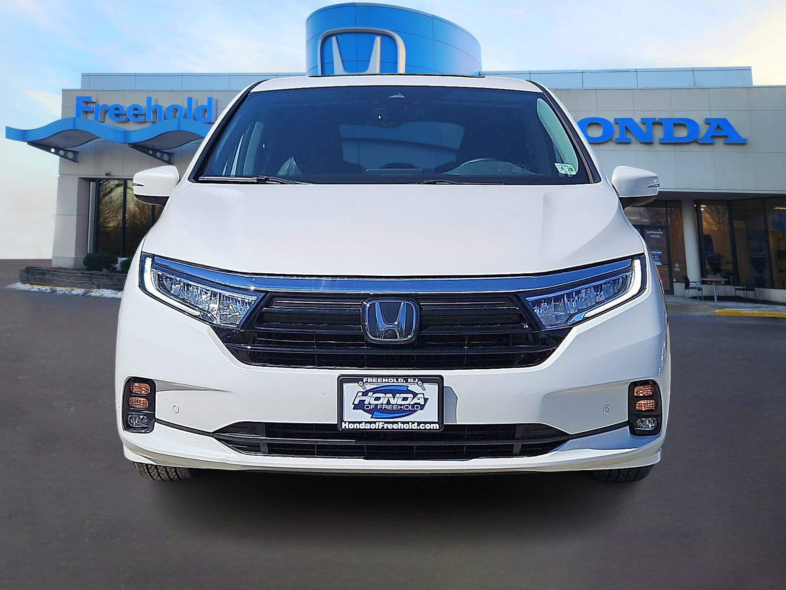 Used 2023 Honda Odyssey Touring image 2