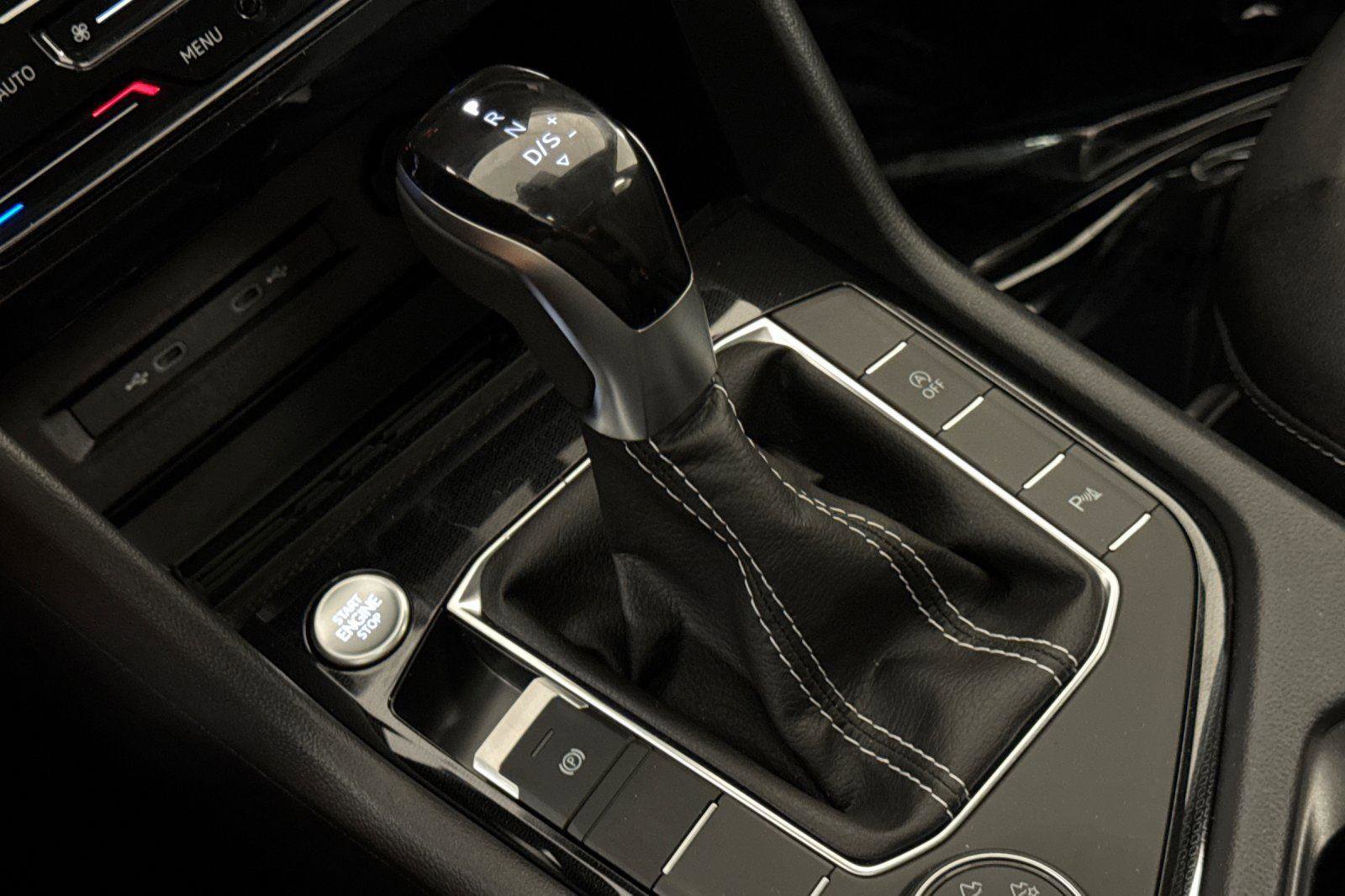 New 2025 Volkswagen Taos SE image 20