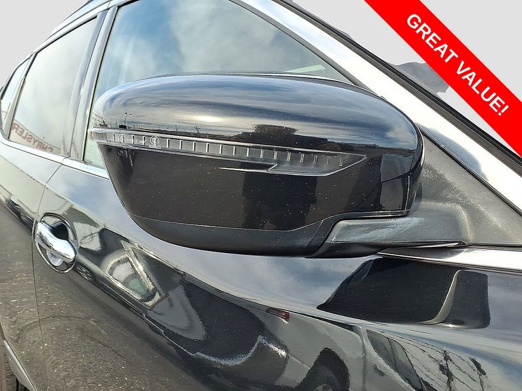 Used 2018 Nissan Rogue SV AWD/4WD image 8