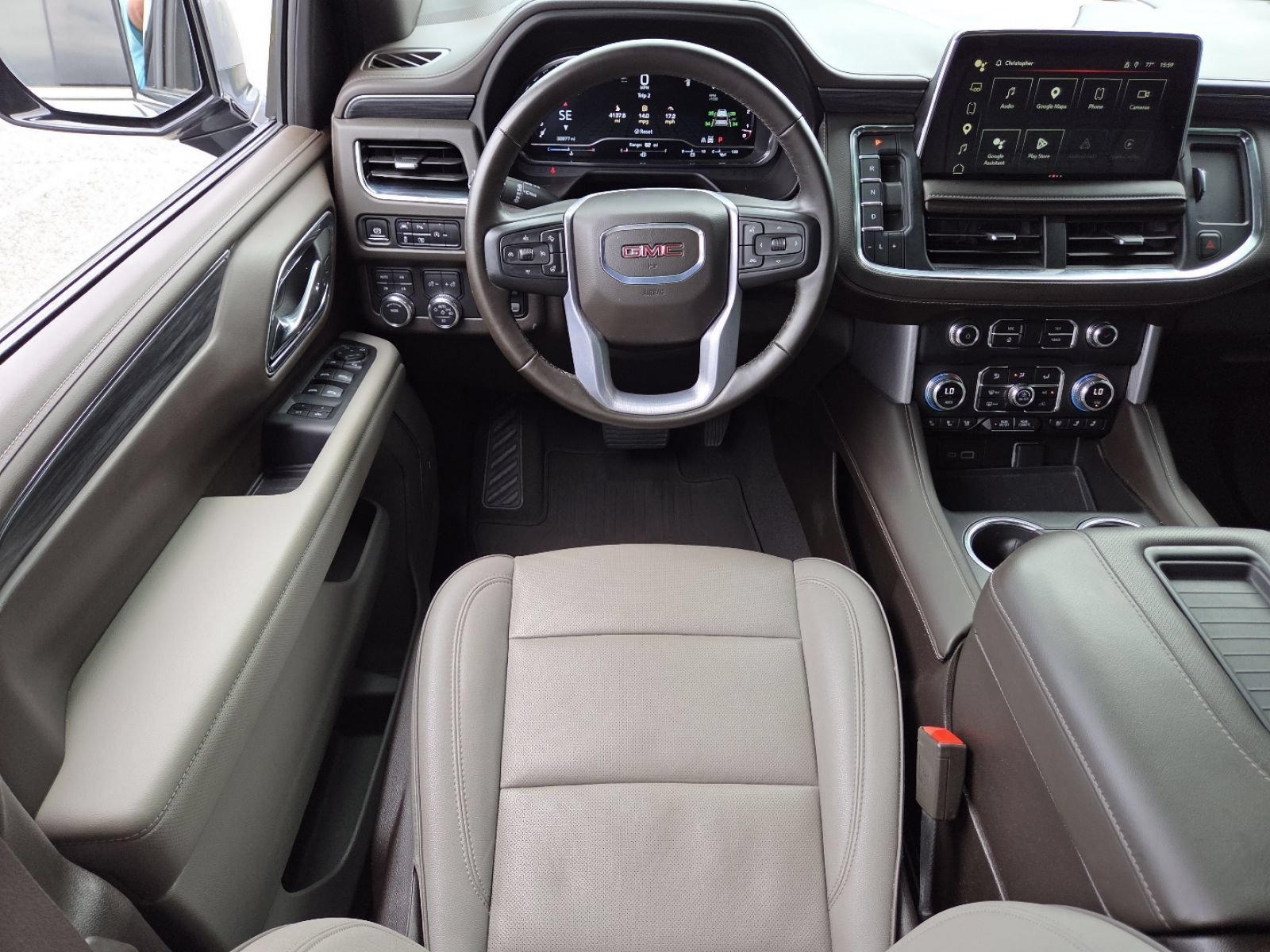 Used 2024 GMC Yukon XL SLT w/ SLT Luxury Package AWD/4WD image 32