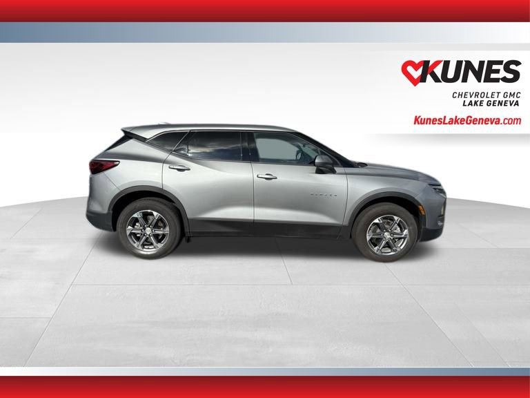 Used 2025 Chevrolet Blazer LT image 3