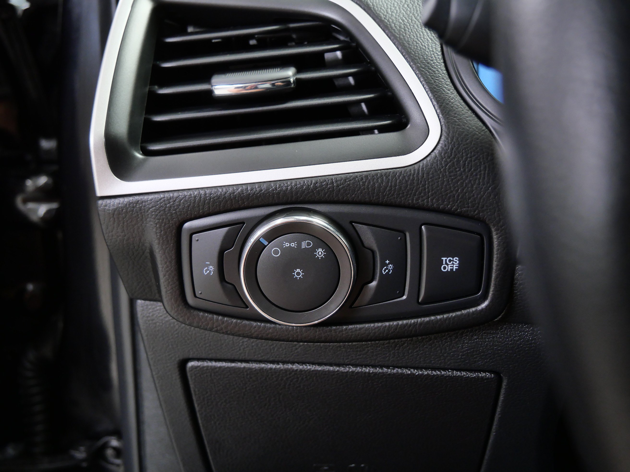 Used 2022 Ford Edge SE w/ Black Appearance Package AWD/4WD image 21