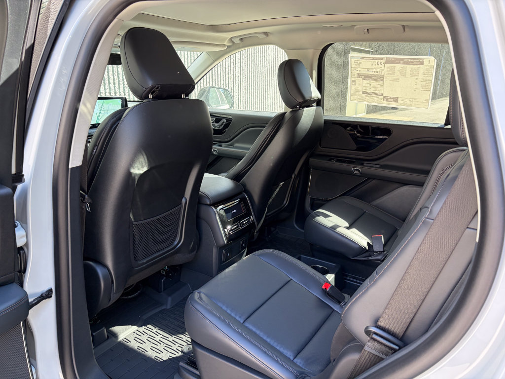 New 2027 Lincoln Aviator AWD w/ Jet Appearance Package image 15