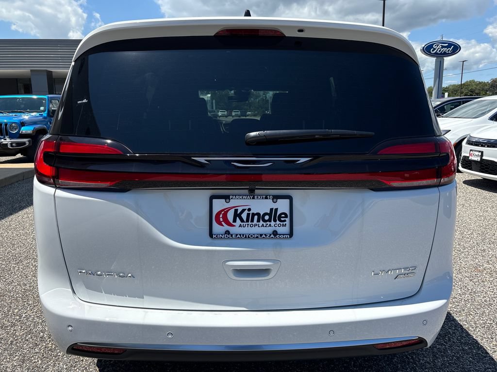 New 2027 Chrysler Pacifica Limited AWD/4WD image 34