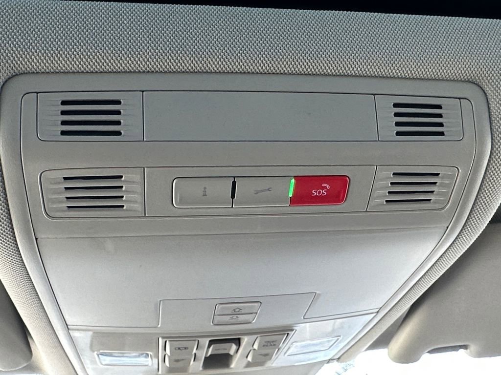 Used 2024 Volkswagen Tiguan SE image 18